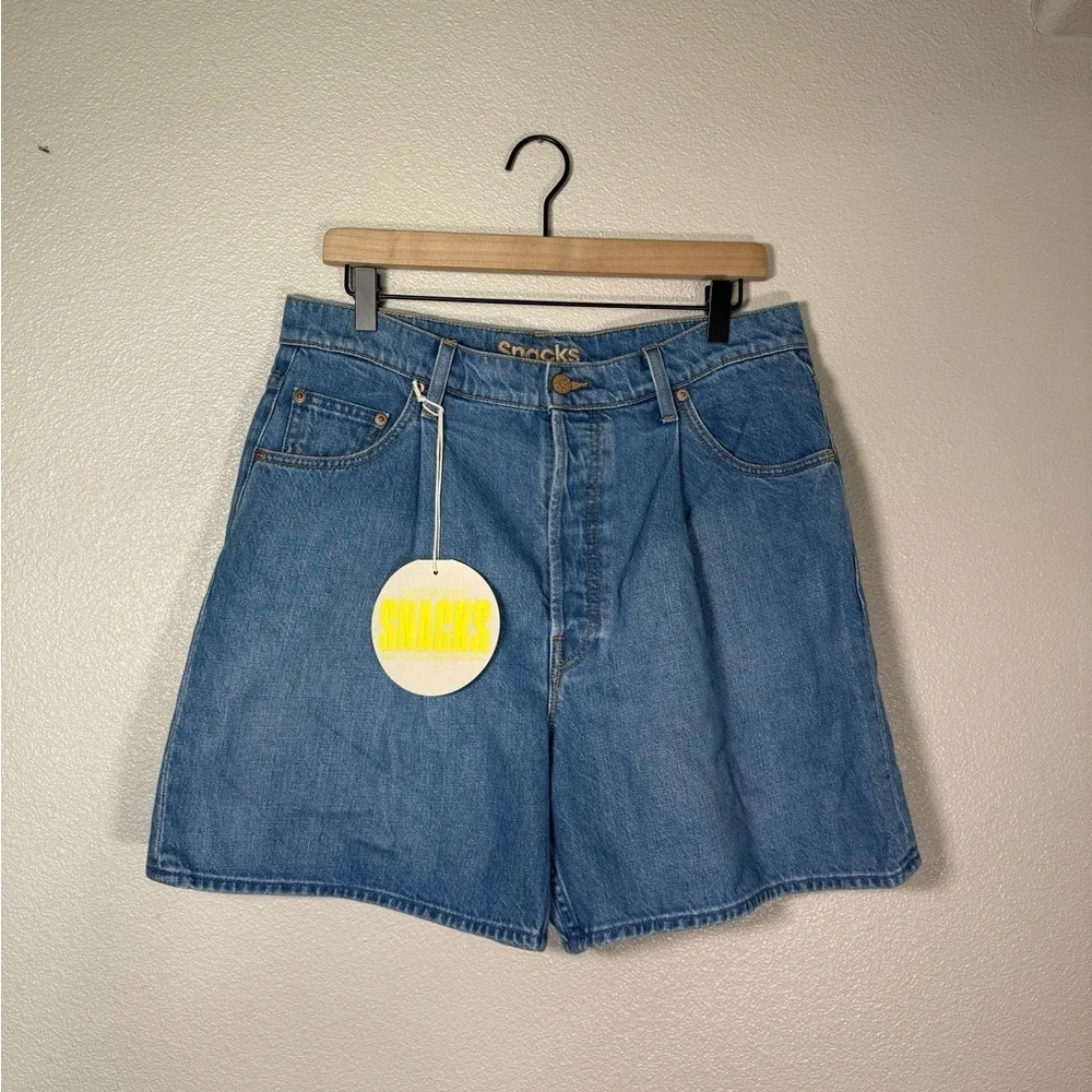 NWT Mother Snacks The Pleated Fun Dip Jean Short- Nothing else like it size 31